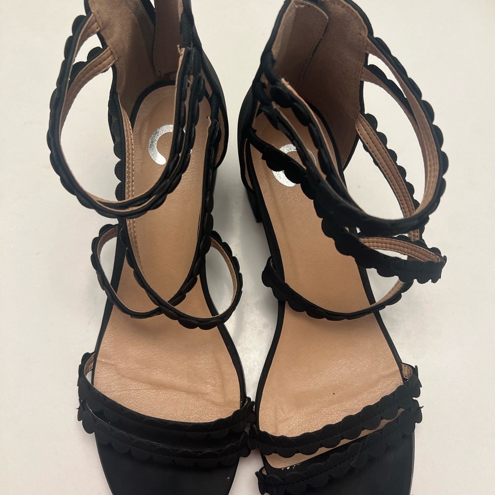 Women’s strappy sandals